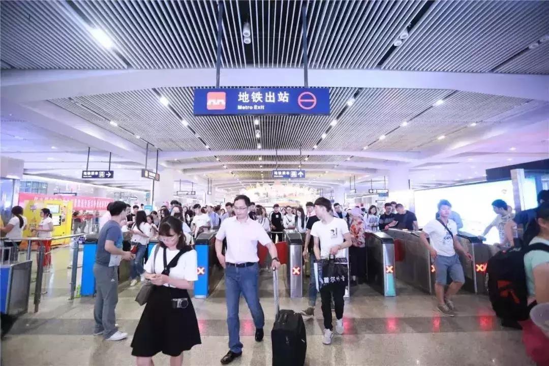 汽车VS地铁比赛直播视频,谁才是城市通勤的真正冠军? 汽车VS地铁比赛直播视频,谁才是城市通勤的真正冠军?